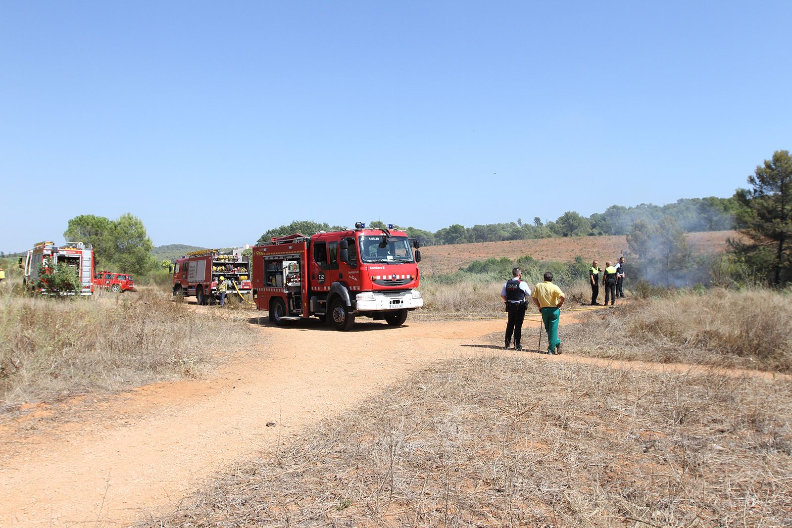 5 camions de Bombers i tres vehicles aeris han participat en les tasques d'extinció FOTO: Haidy Blanch