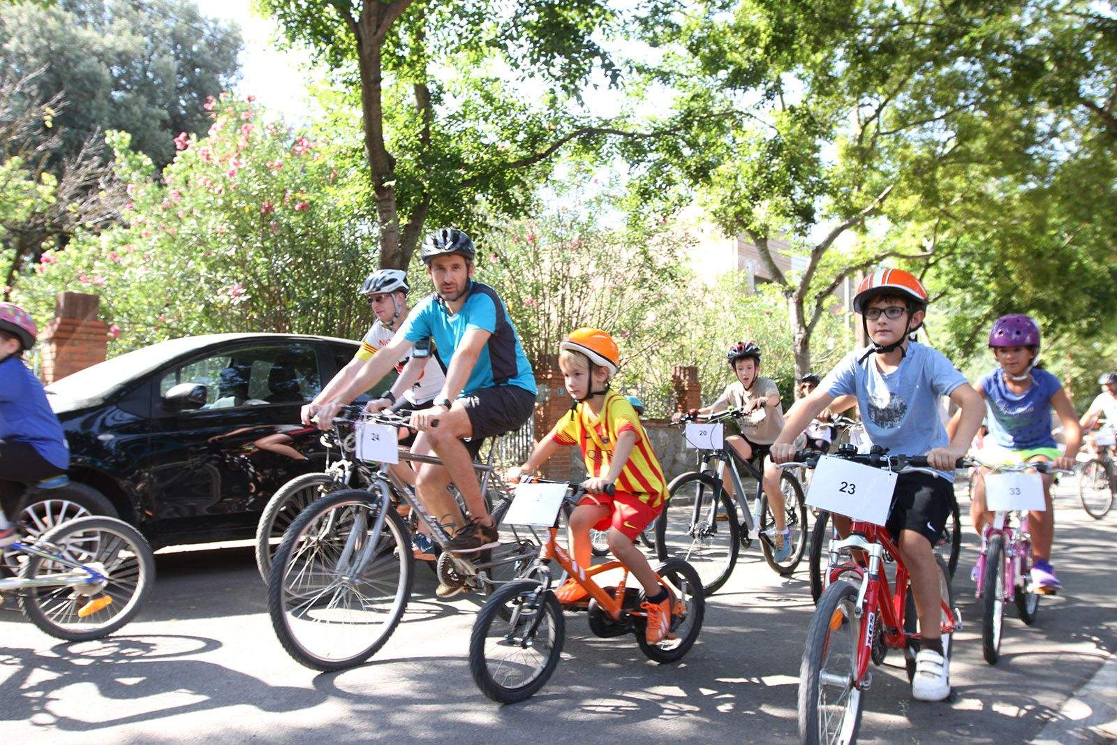 La Bicicletada Popular ha recorregut els principals carrers del barri FOTO: Haidy Blanch 