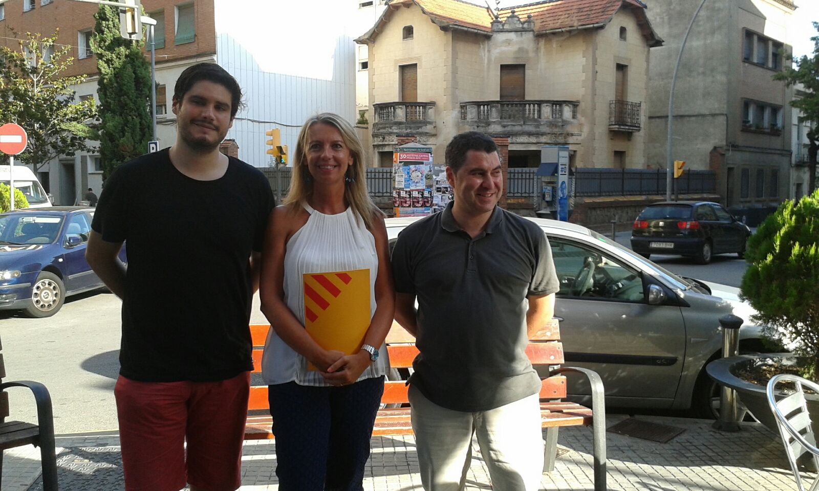 Els tres regidors d'ERC-MES a Sant Cugat, a l'avinguda de Cerdanyola de Sant Cugat FOTO: Cedida/ERC-MES