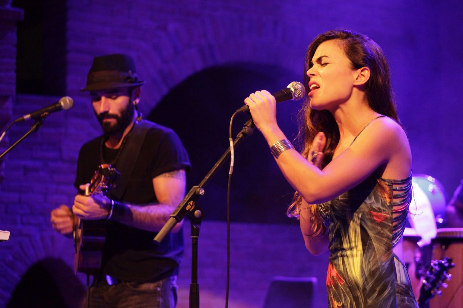 El festival Vincles segueix omplint el Celler Cooperatiu de bona música  FOTO: Artur Ribera