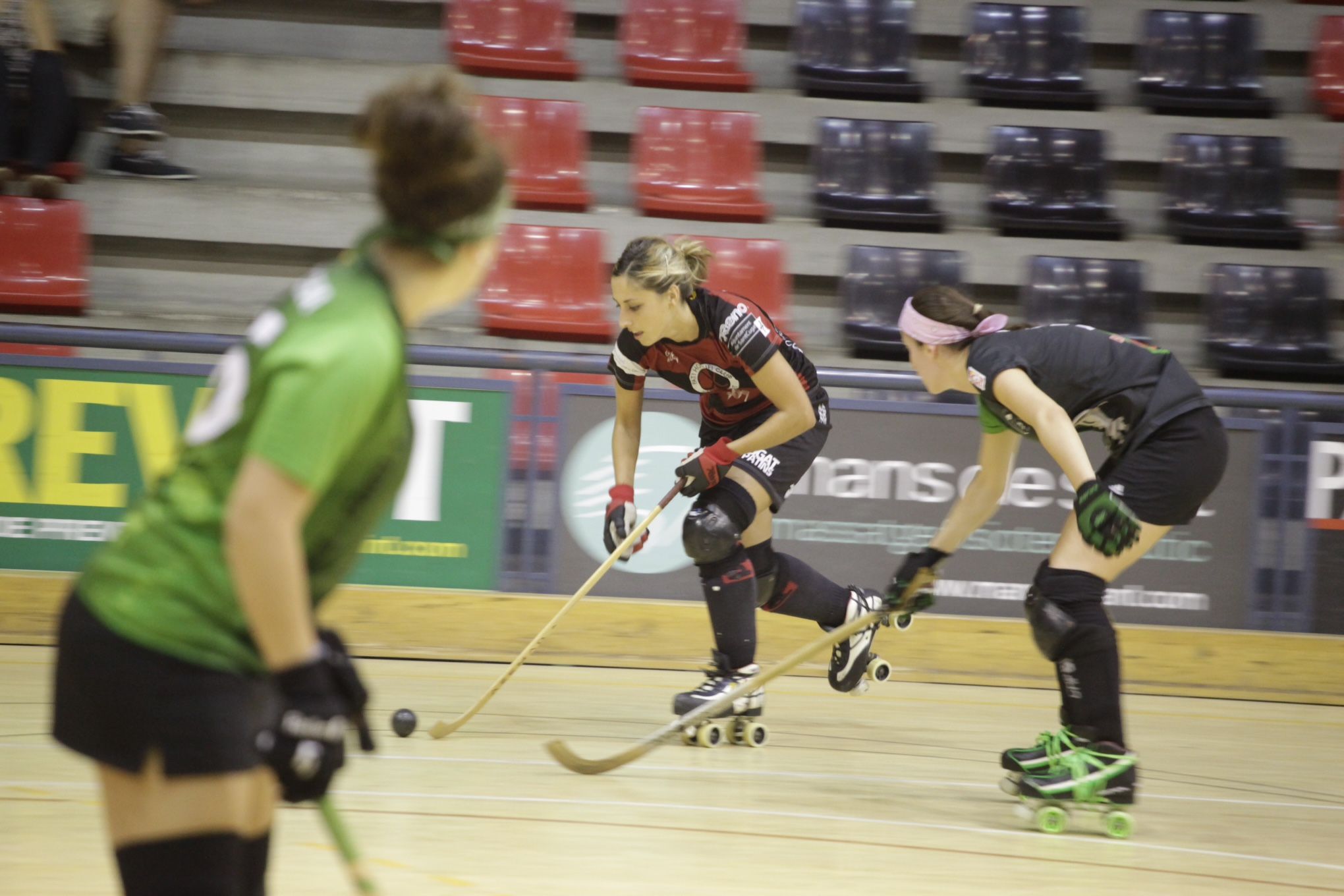 Carmina Tamburini en una acció del partit entre el PHC Sant Cugat i el CHP Bigues i Riells. FOTO: Artur Ribera