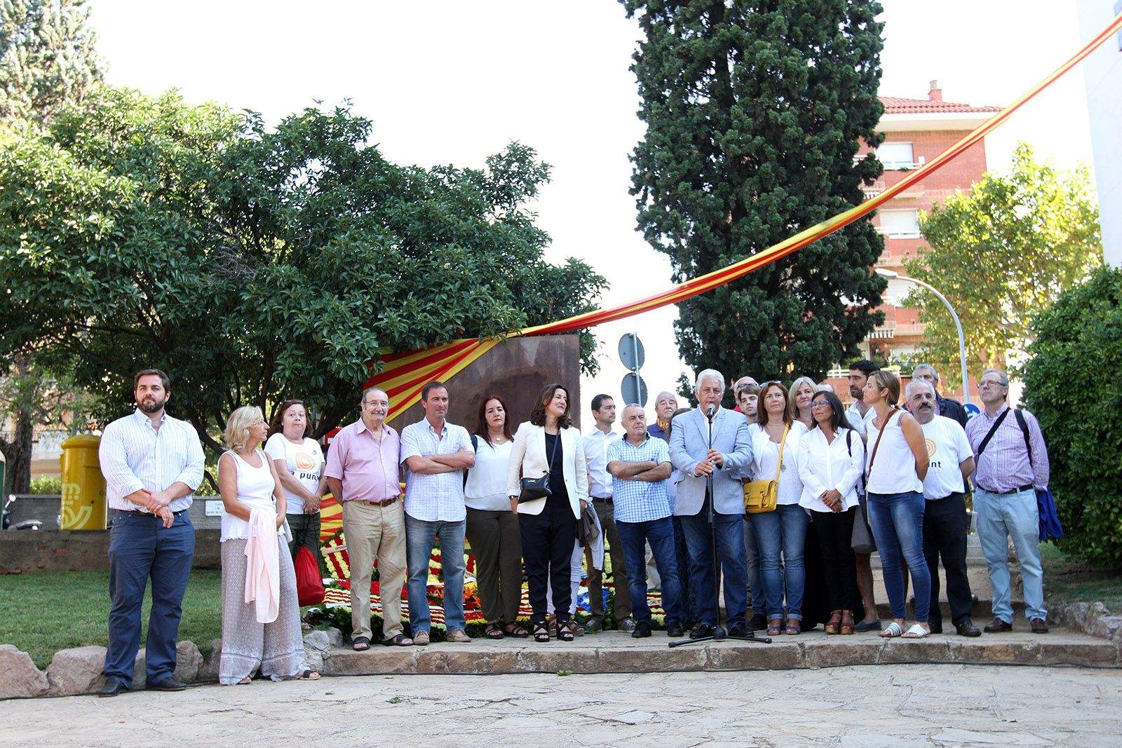 Ofrena floral a Rafael Casanovas FOTO: Haidy Blanch