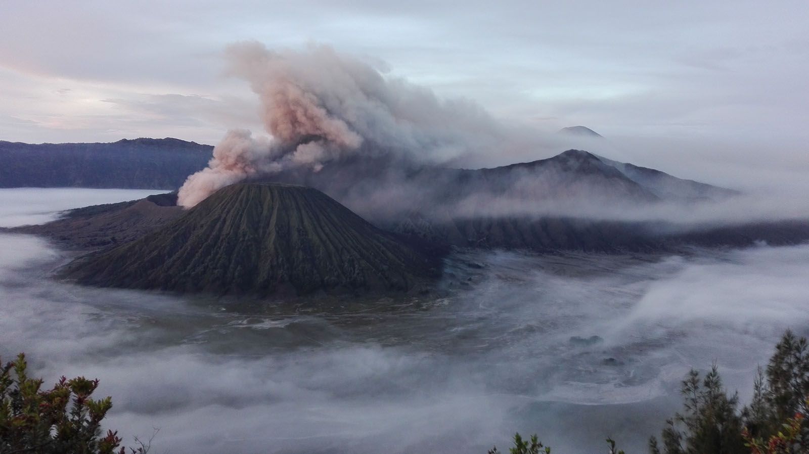 MANUEL CERDAN VALVERDE - Volcà sobre els núvols