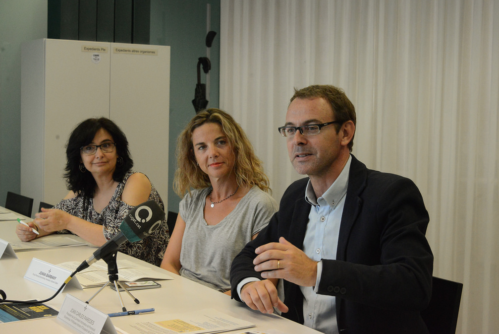 Pilar Garcia (Consell Comarcal), Joana Barbany (Ajuntament Sant Cugat) i Joan Carles Paredes (Consell Comarcal) FOTO: Localpres 