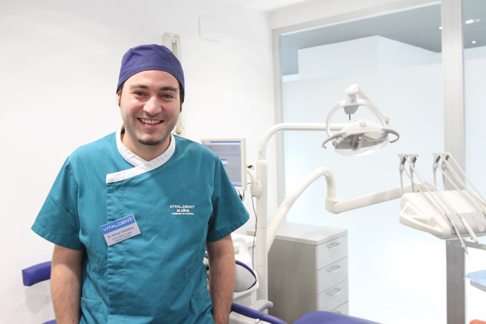 Amb més de deu anys d’experiència, el Dr. Villalobos de 36 anys té diverses especialitats en odontologia FOTO Haidy Blanch