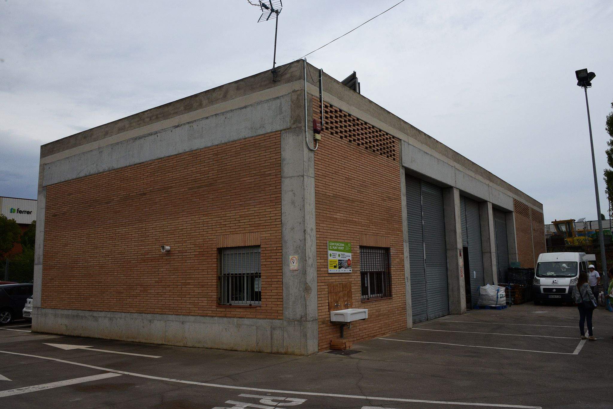 La nau del Punt Verd, a l'avinguda Roquetes de Can Magí, a Sant Cugat FOTO: Localpres
