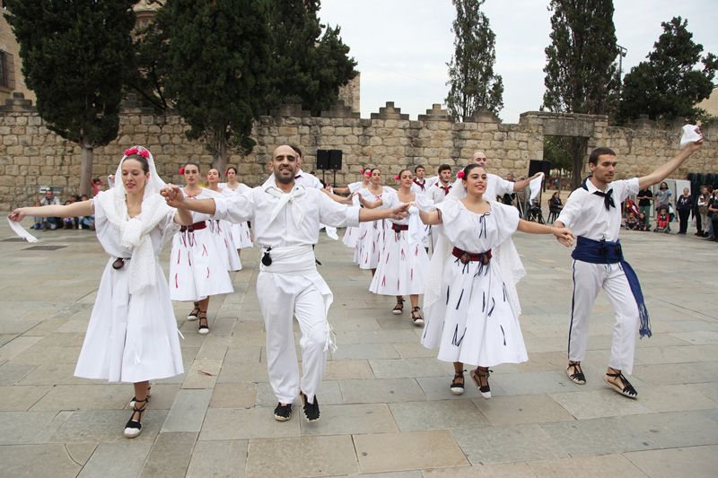 Durant la Festa de Tardor les entitats de cultura popular actuen FOTO: Lali Puig 