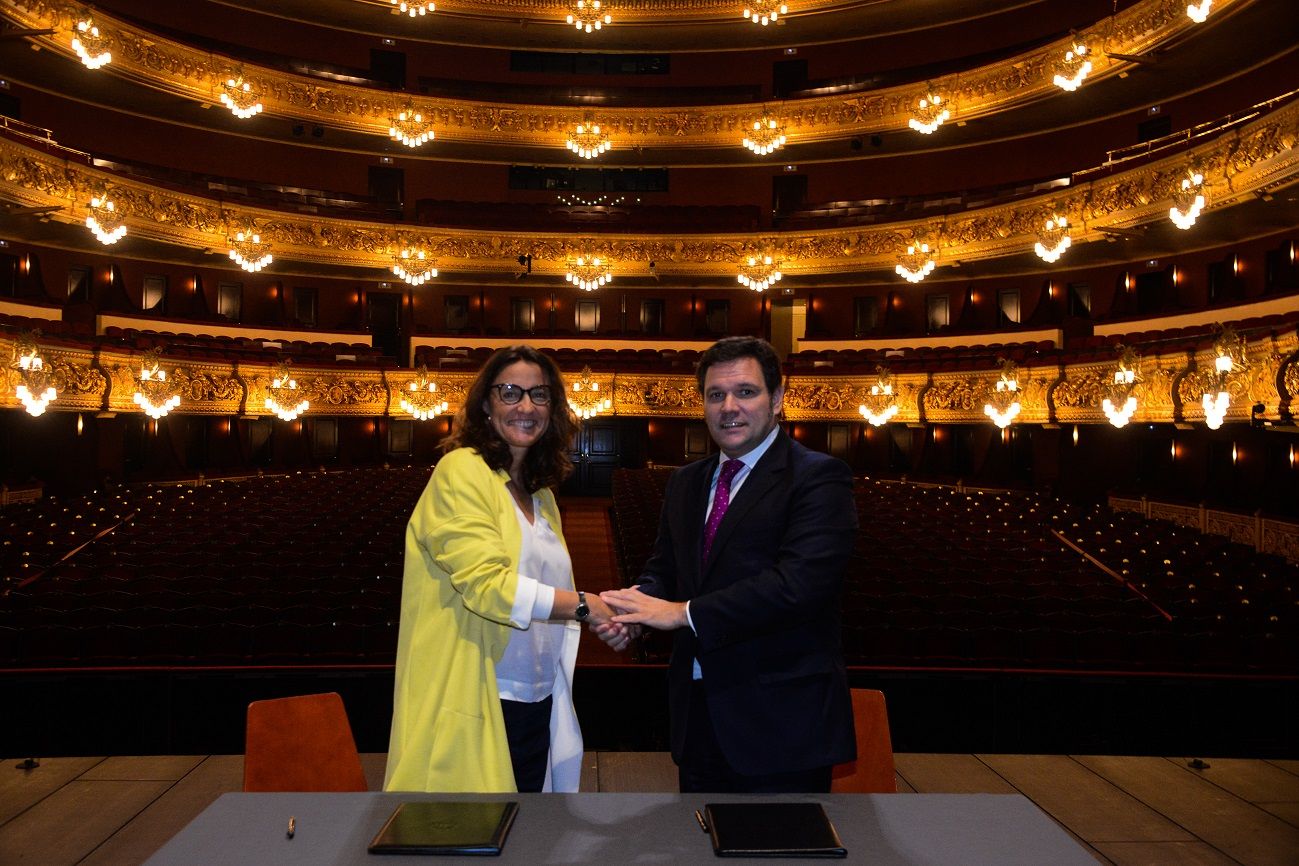 Moment de la signatura del conveni entre el Liceu i el Teatre-Auditori  FOTO: Localpres