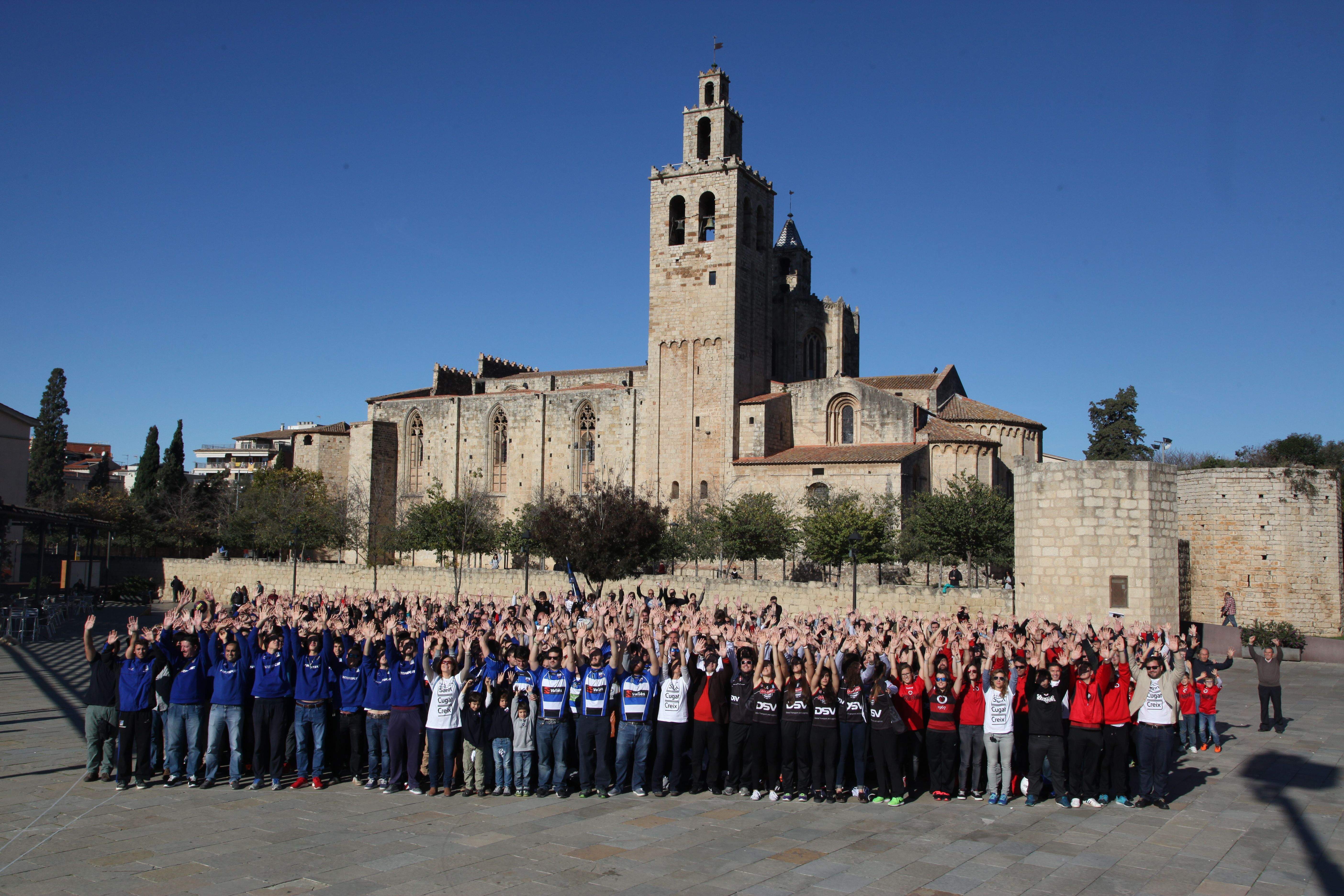 Els quatre clubs de Sant Cugat Creix al davant del Monestir. FOTO: Lali Puig