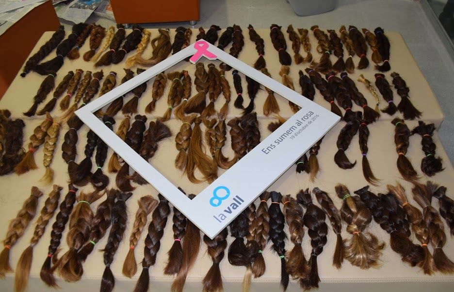 Les noies que volien participar havien de tenir uns cabells de més de 25 centímetres FOTO: Laura Pons (La Vall)