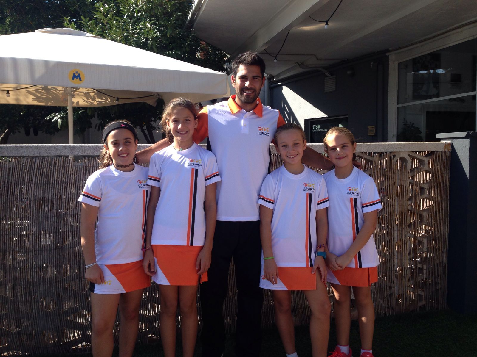 Equip benjamí femení de tennis del Club Tennis Natació Sant Cugat. FOTO: CTN Sant Cugat