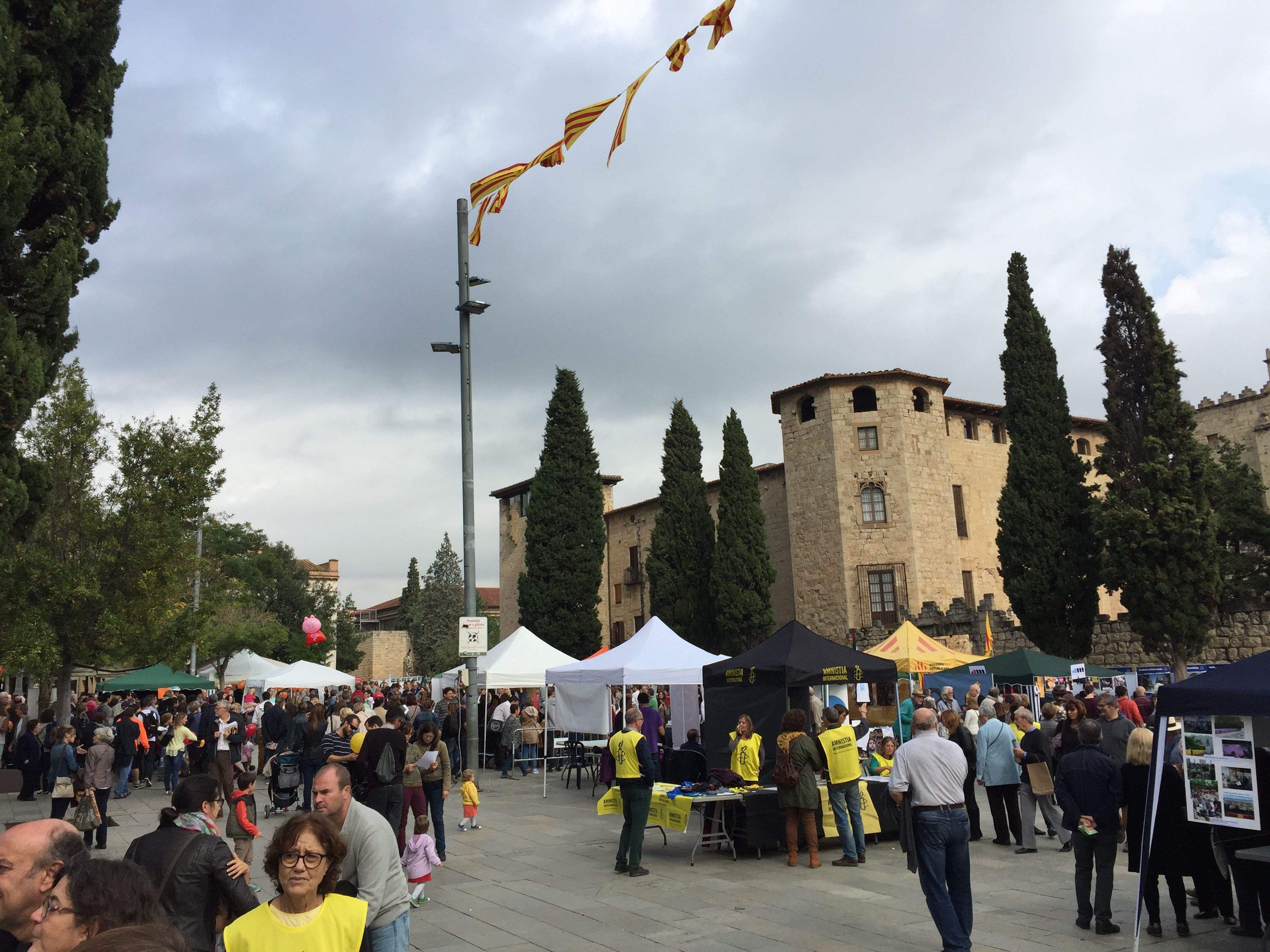 Durant el matí de diumenge s'ha celebrat la fira d'entitats FOTO: Bernat Bella