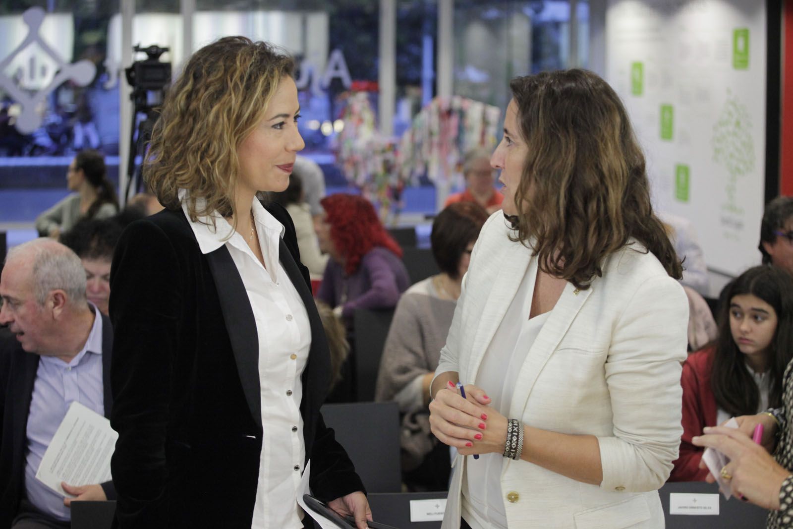  La Consul de Colòmbia amb l'alcaldessa, Mercè Conesa. FOTO: Cedida. 