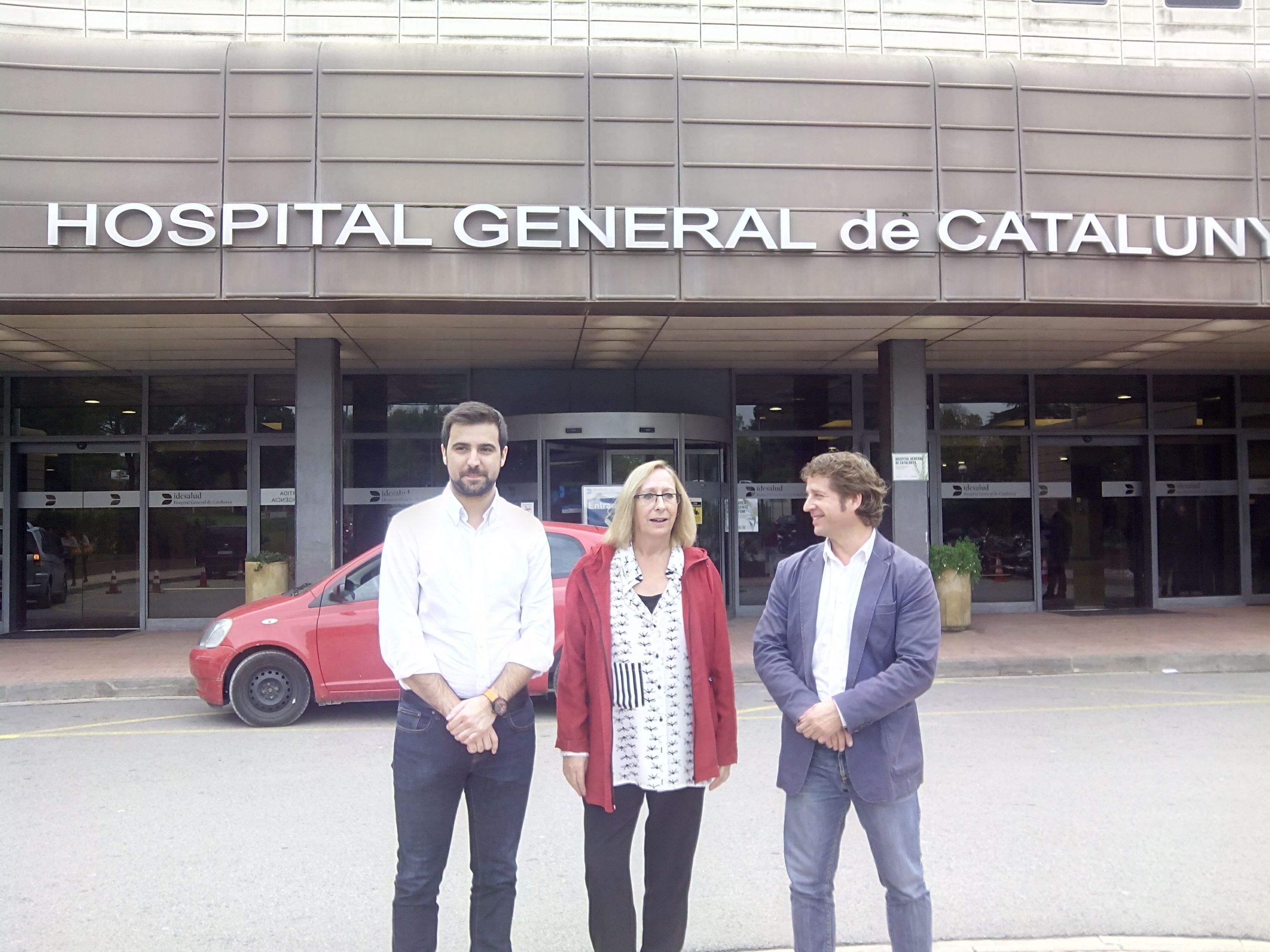 Pol Gibert, Assumpta Escarp i Pere Soler a l'Hospital General a Sant Cugat FOTO: TOT Sant Cugat