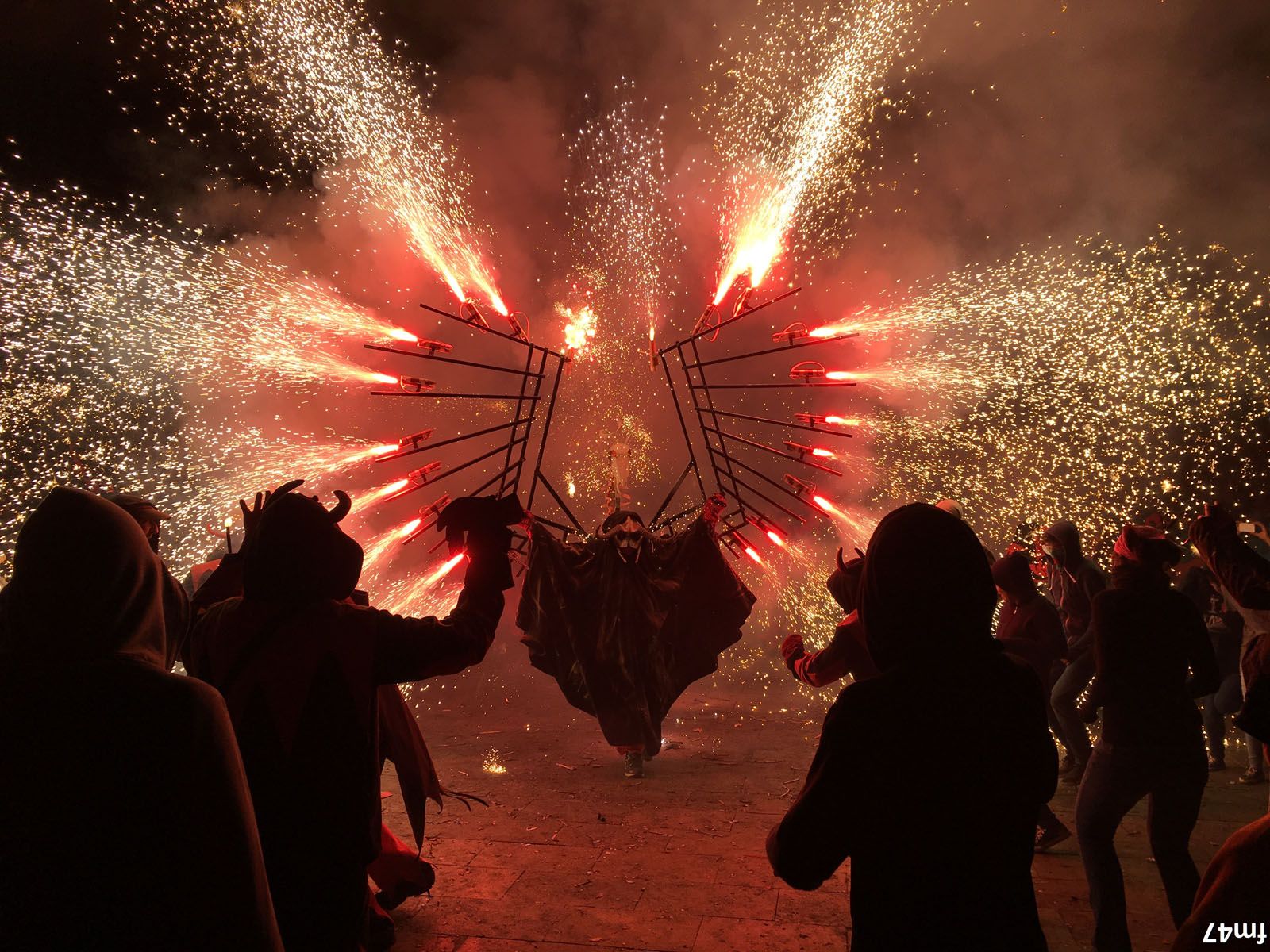 1r Premi FESTES MAJORS, "Agenolleu-vos santcugatencs" Pavelló PAV 3, Autor: Jordi Puiggené