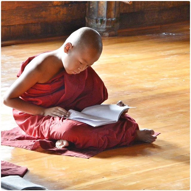 1r Premi INSTAGRAM, "Preparat per l'escola" Jove monjo al monestir Shewe Yan Pyay, Autor: @irenboronat