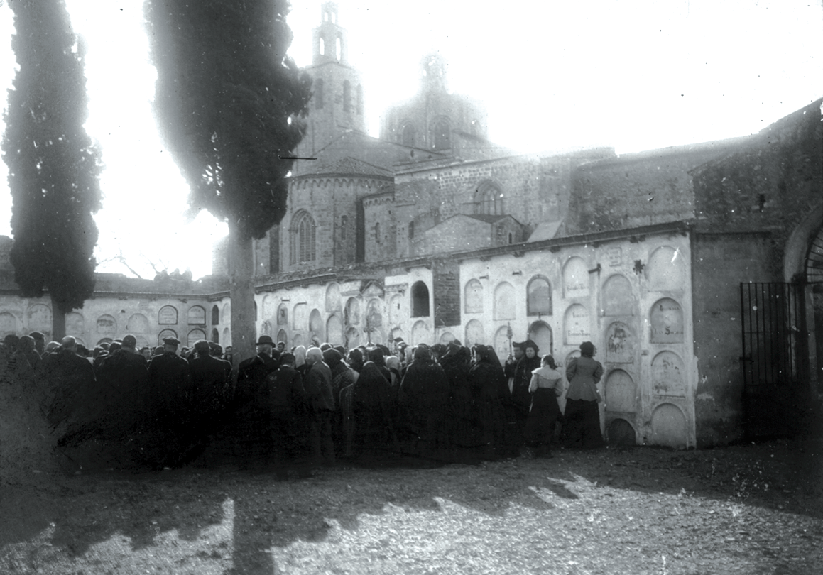 El cementiri estava situat al darrere del Monestir FOTO: Arxiu