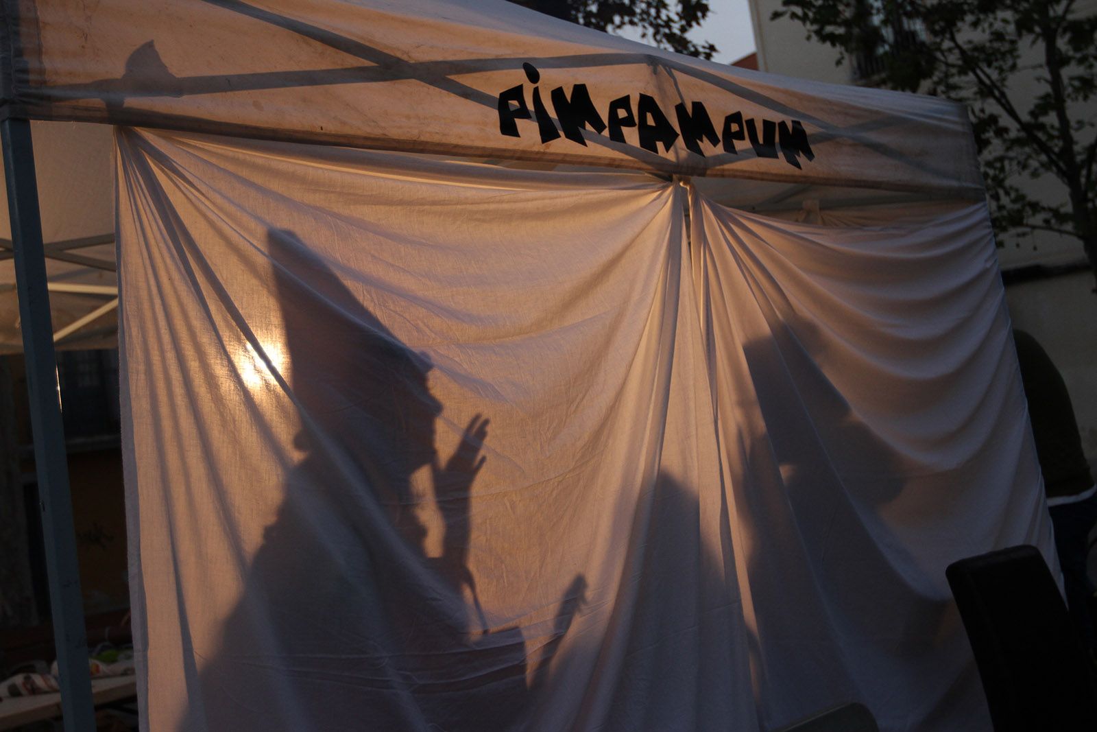 Castanyada de Pim pam pum amb contes i ombres xineses FOTO: Haidy Blanch