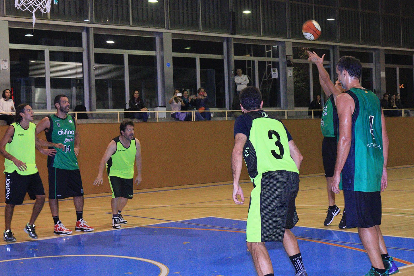Partit de bàsquet de veterans. Foto: Lali Álvarez