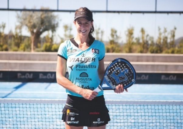 Marta Marrero, a les pistes de l'Augusta Padel, on és la directora de l'escola. FOTO: Artur Ribera