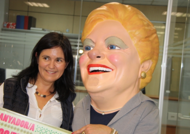  La guanyadora amb el Capgros de la Grossa FOTO: ACN 