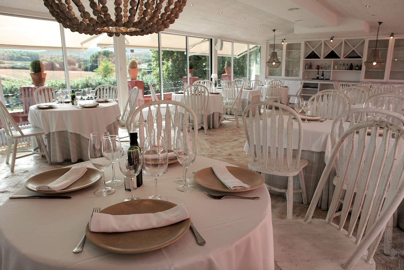 Una de les sales del restaurant La Masia. FOTO: Cedida