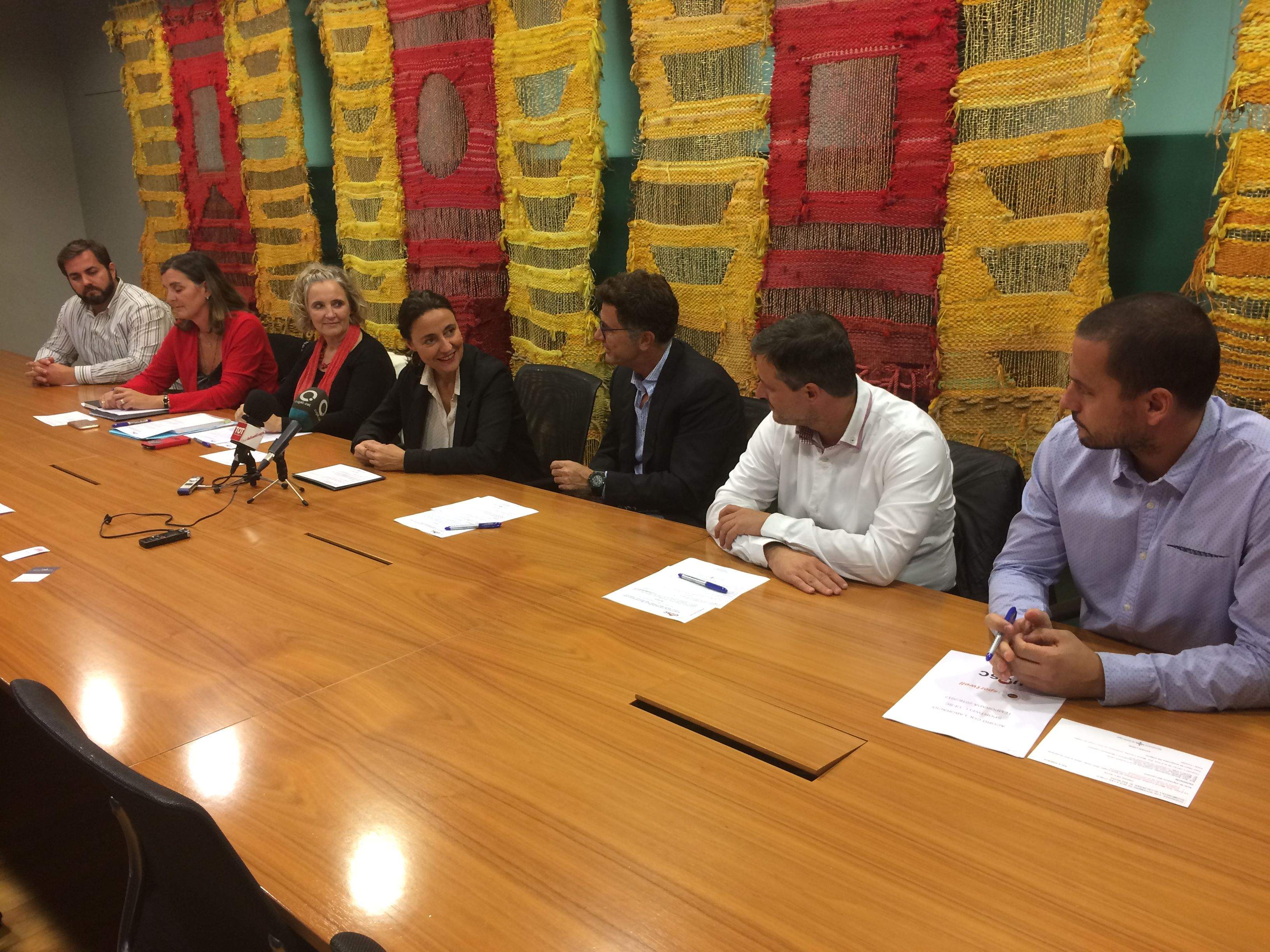 Eloi Rovira, Mònica Mateu, Sònia Guivernau, Joan Autran, Sergi Moldes i Javi Linde a l'acte. FOTO: À.L.P.