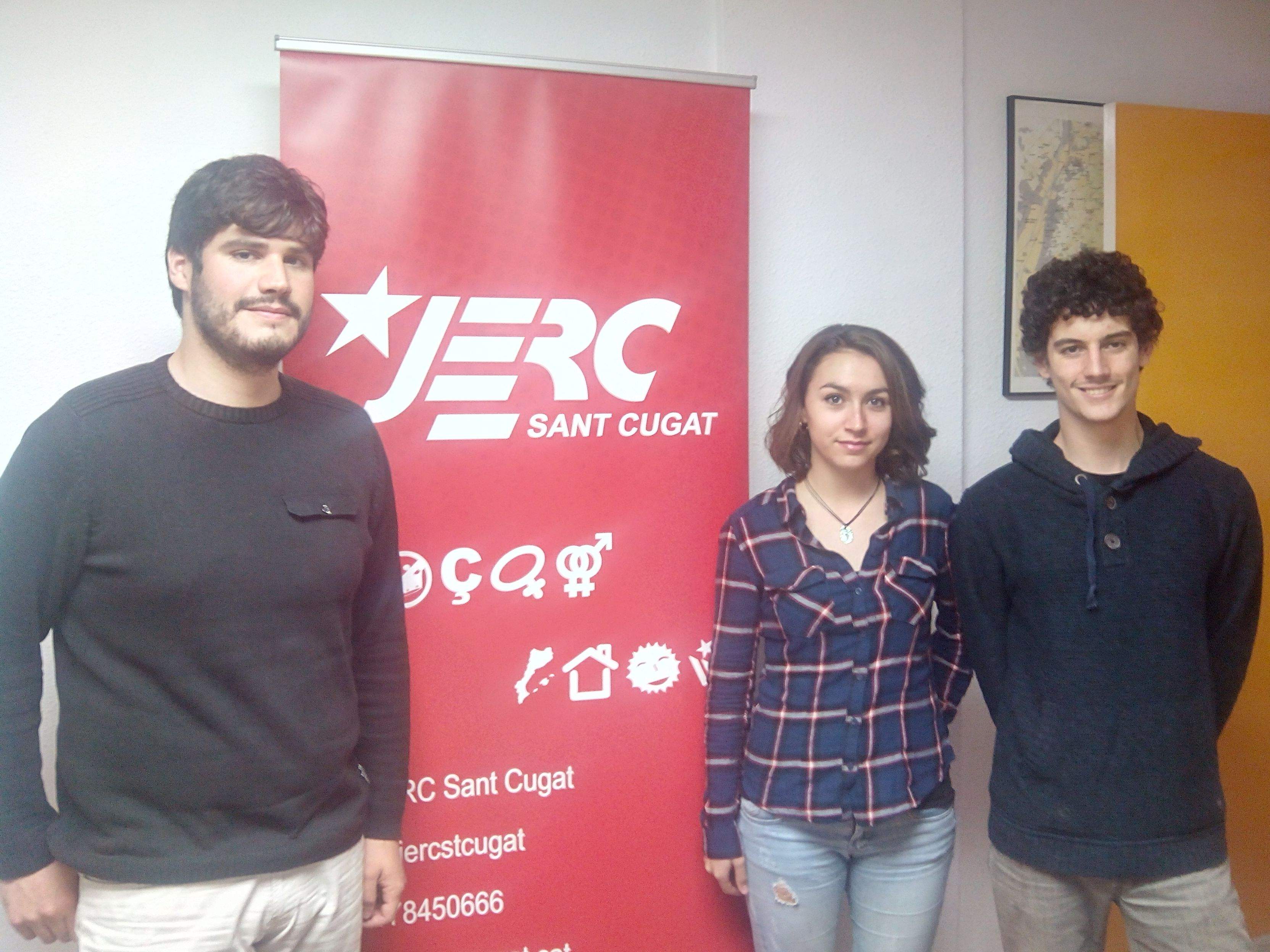 El regidor a l'Ajuntament de Sant Cugat Èric Gómez, a l'esquerra, és membre de les JERC