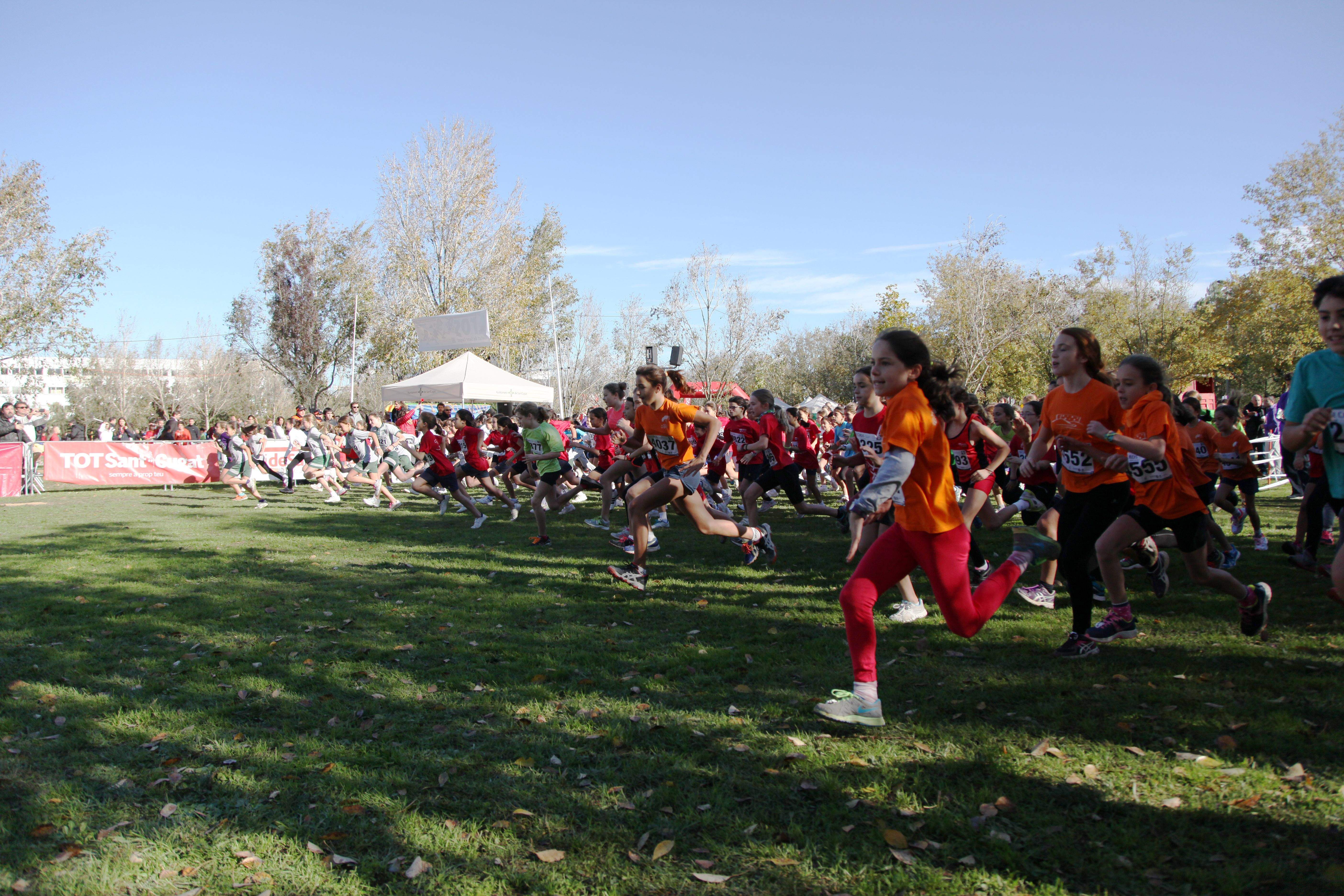En el cros del 2015 hi van córrer 4.052 escolars. FOTO: Lali Puig