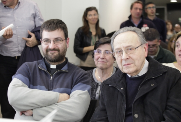  Mossèn David, a l'esquerra, amb mossèn Blai, quan van fer Fill Predilecte mossèn Pere FOTO: Artur Ribera 