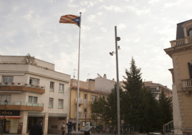  L'estelada a la plaça de l'estació FOTO: Artur Ribera 