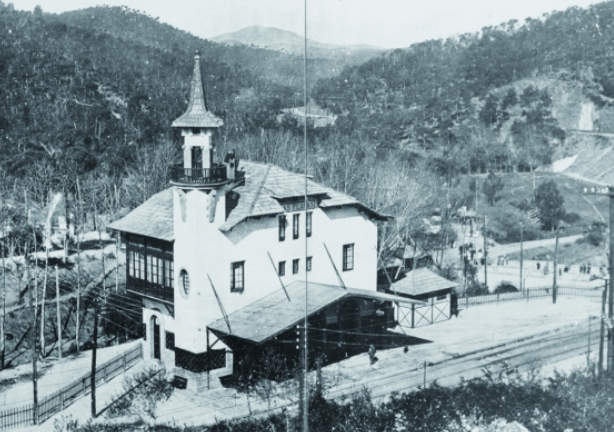  Edifici de l’estació de les Planes als anys trenta. Fons: Gaspar Fuster Bassas 