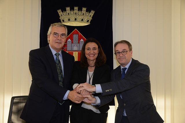 Serrahima, Conesa i Simón durant la renovació de l'acrod FOTO: Localpres