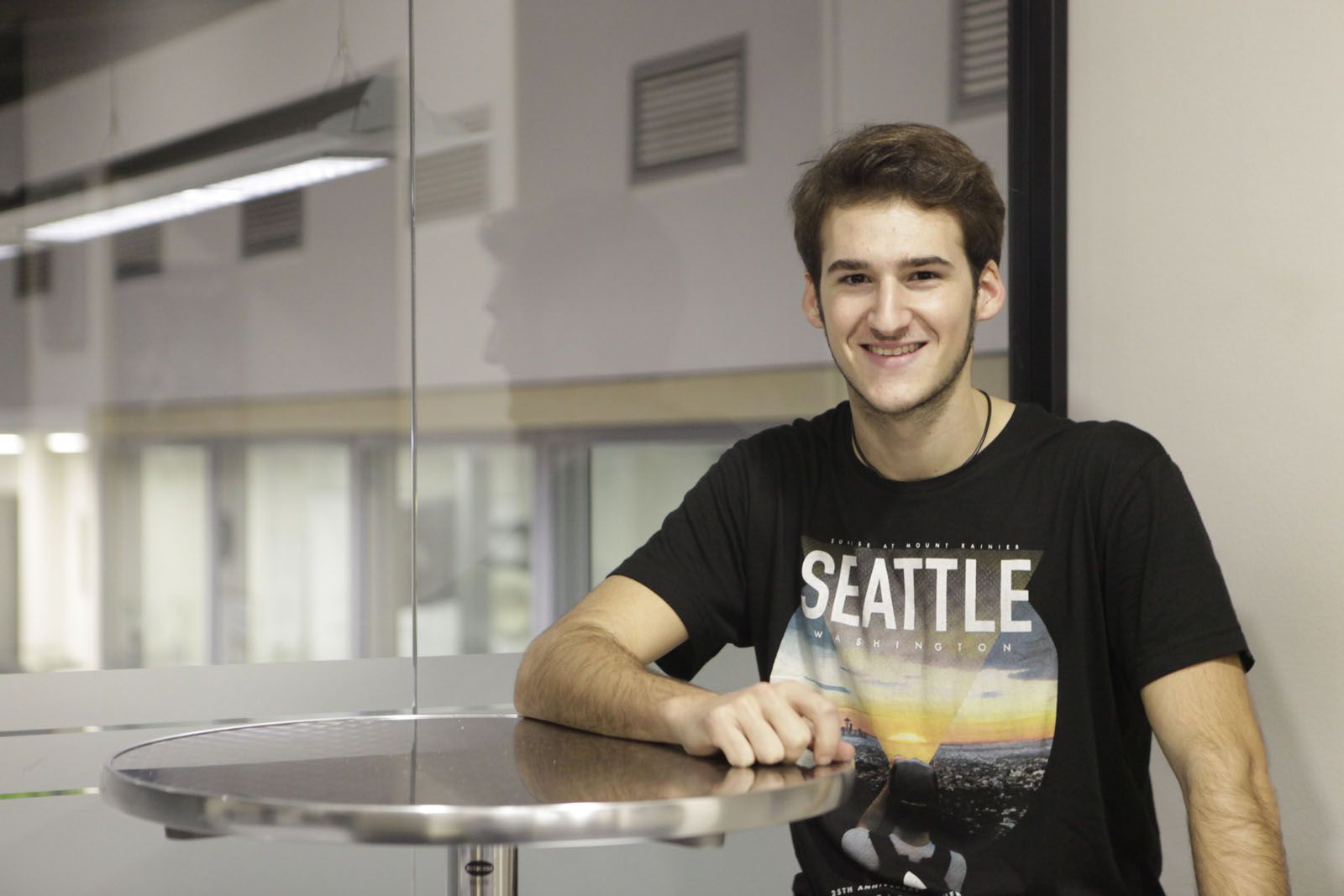 Sergi Aguilera és actor i té 21 anys  FOTO: Artur Ribera