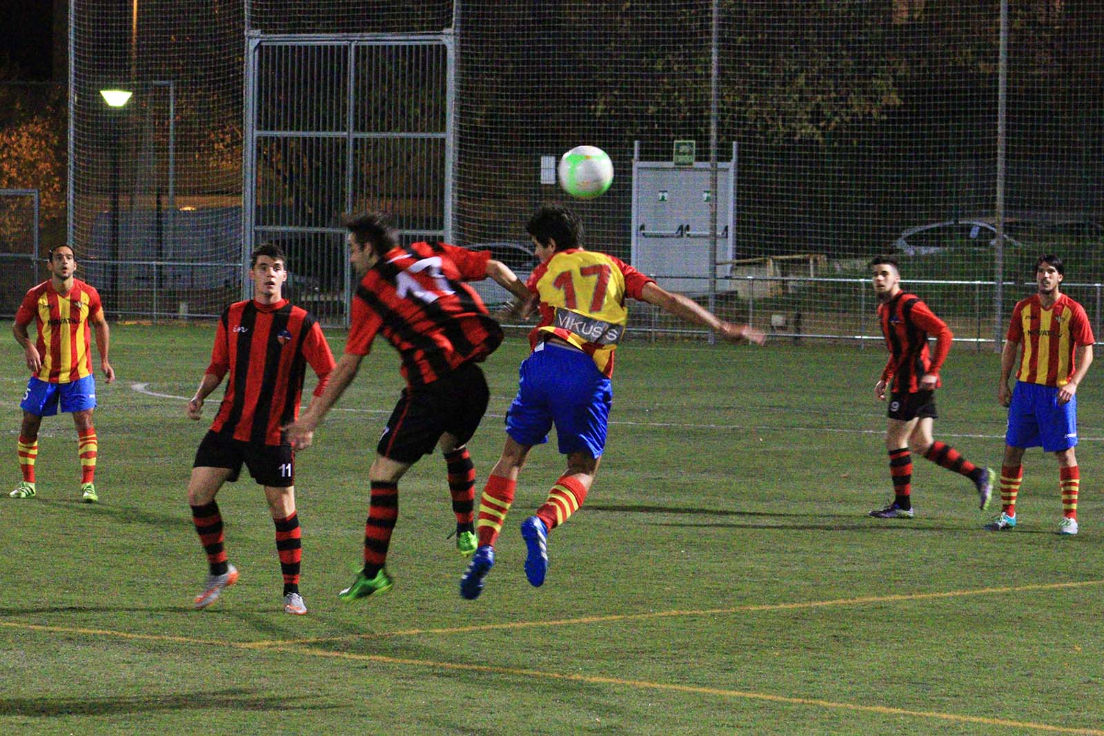 El Sant Cugat Esport FC i la UE Tona s'han repartit els punts. FOTO: Lali Álvarez
