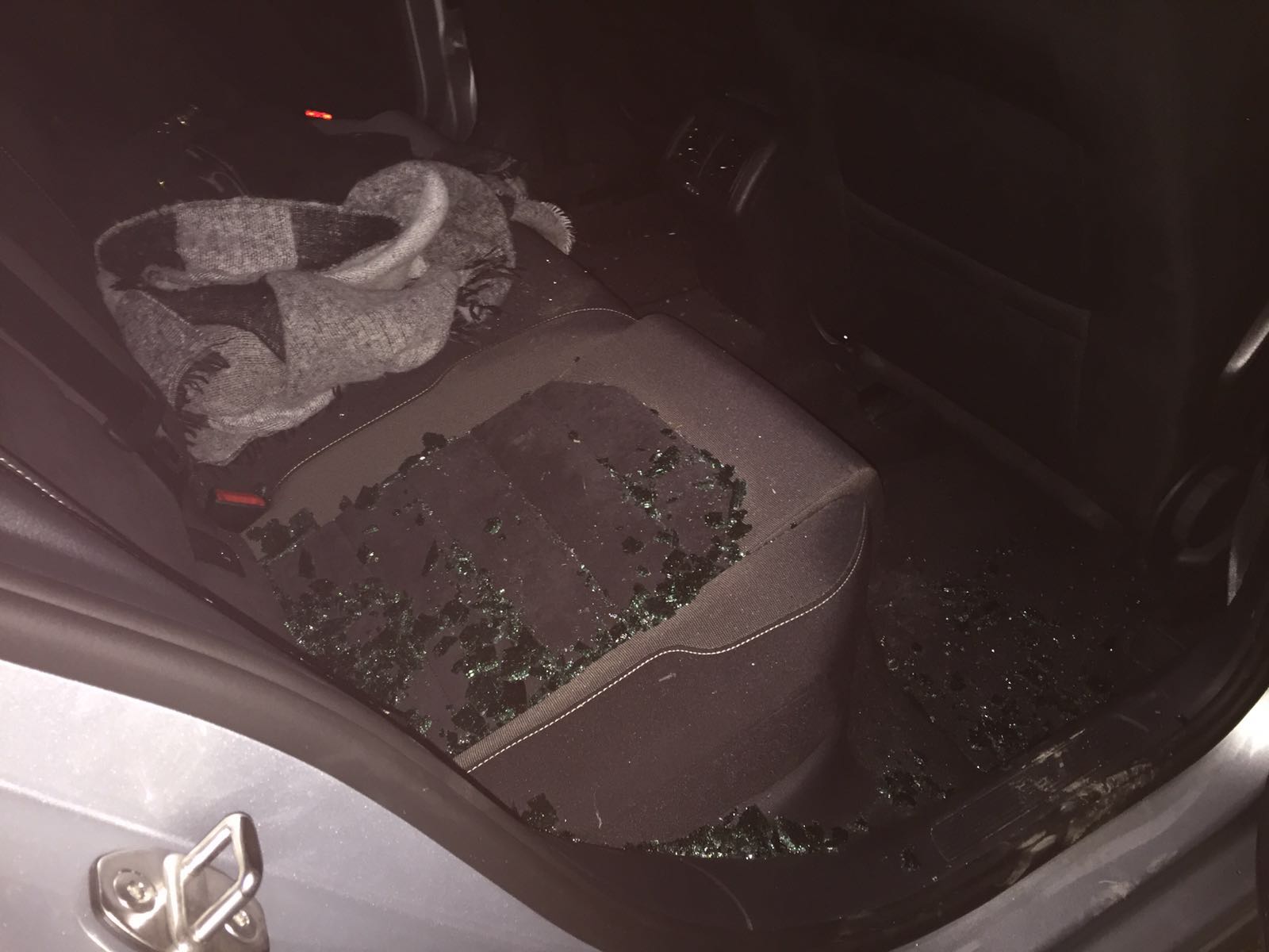 Uns individus van rebentar la finestra i van robar el que hi havia dins FOTO: Cedida 