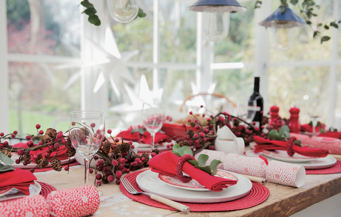 Una taula guarnida per celebrar un àpat nadalenc FOTO: Cedida