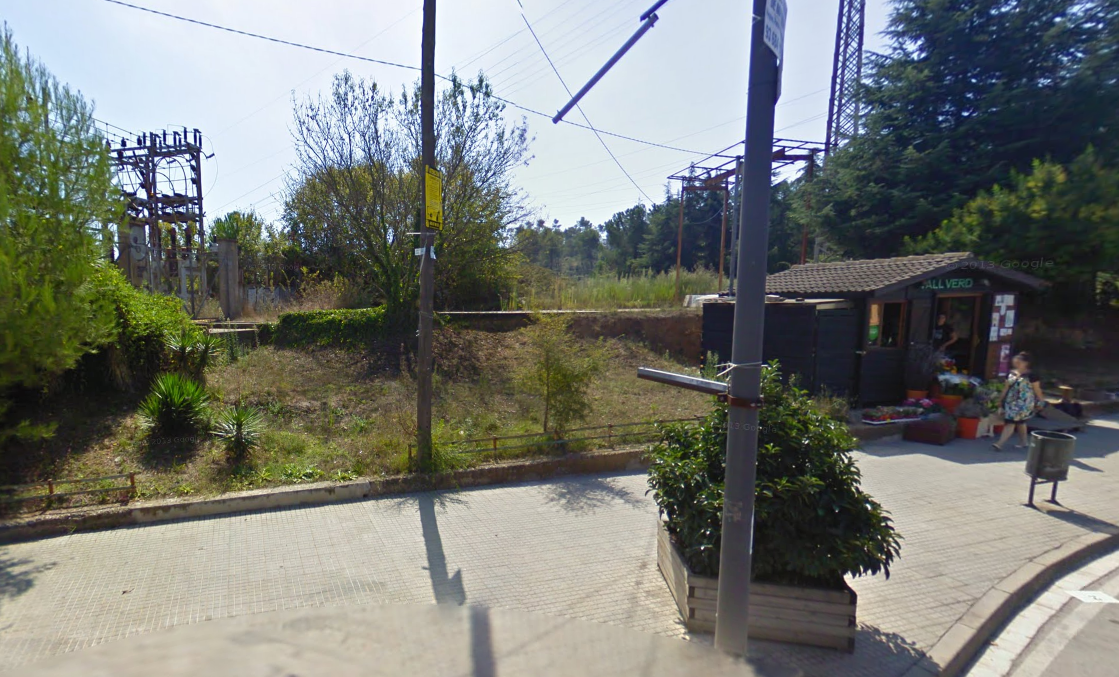 El terreny on l'EMD vol fer l'aparcament és propietat d'Endesa i està situat rere el quiosc de Can Cadena