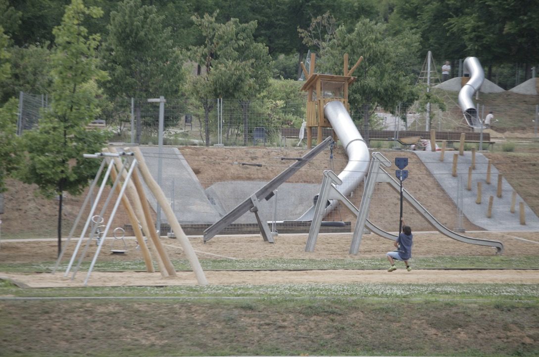Zona lúdica ubicada al Turó de Can Mates  FOTO: Artur Ribera