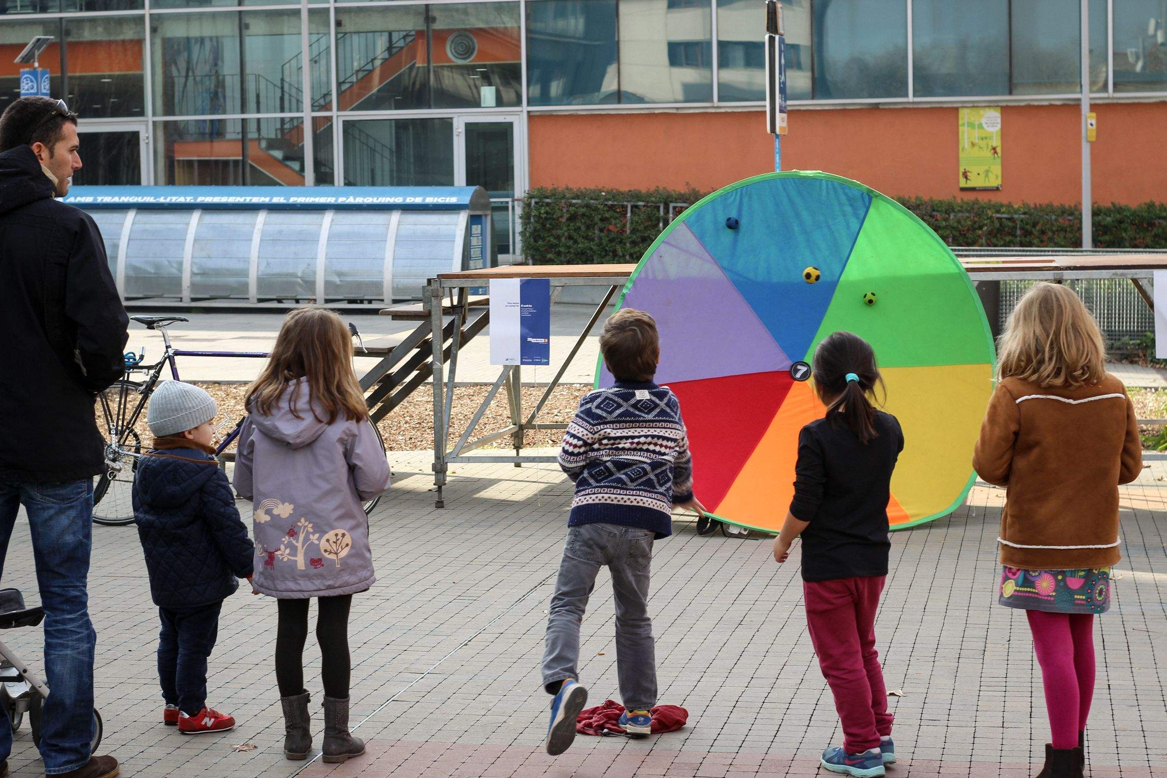 La gimcana infantil va tenir lloc a la plaça de la Vila FOTO: Ale Gómez