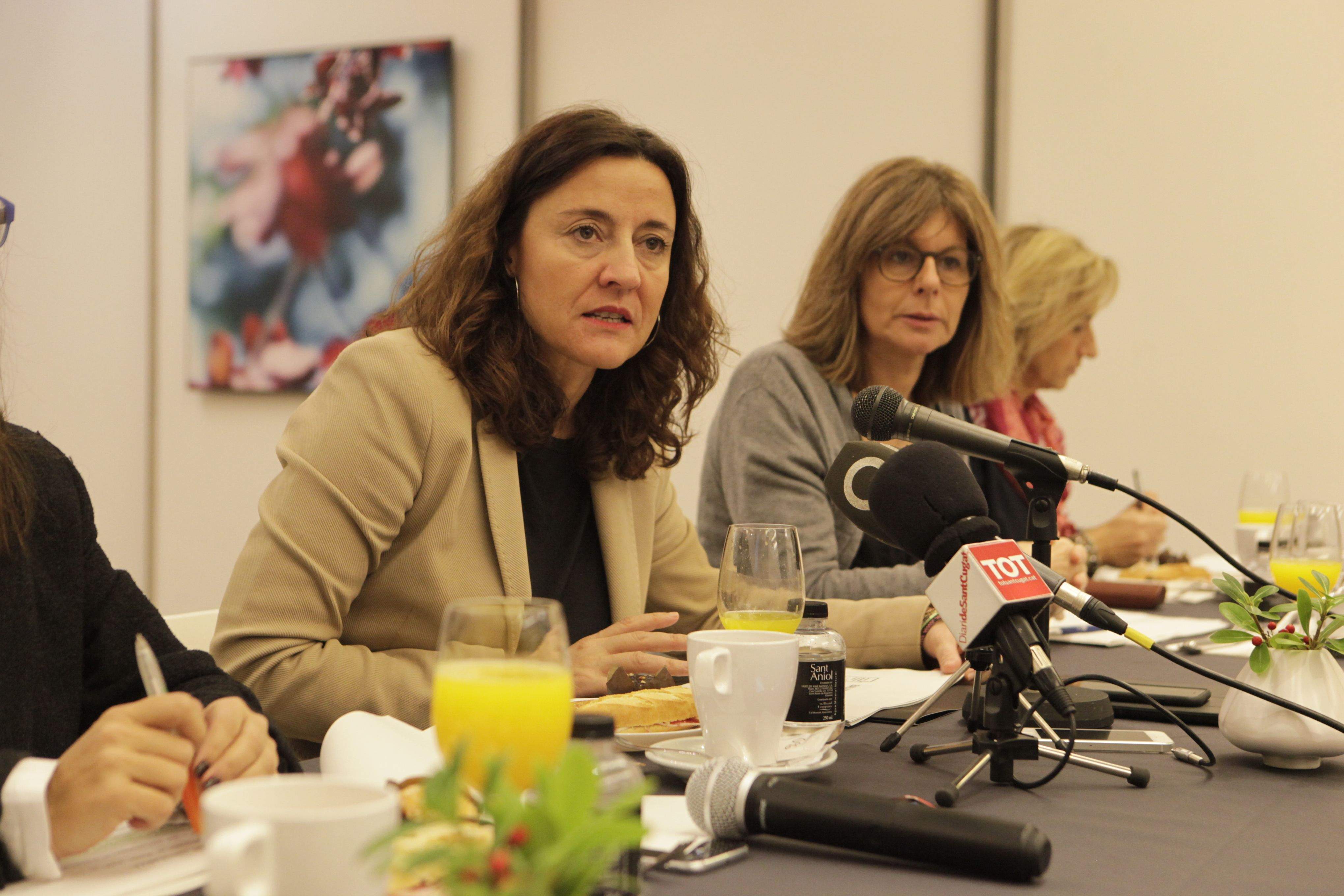 Damià Calvet, Mercè Conesa i Carmela Fortuny han respòs les preguntes relacionades amb esports. FOTO: Artur Ribera