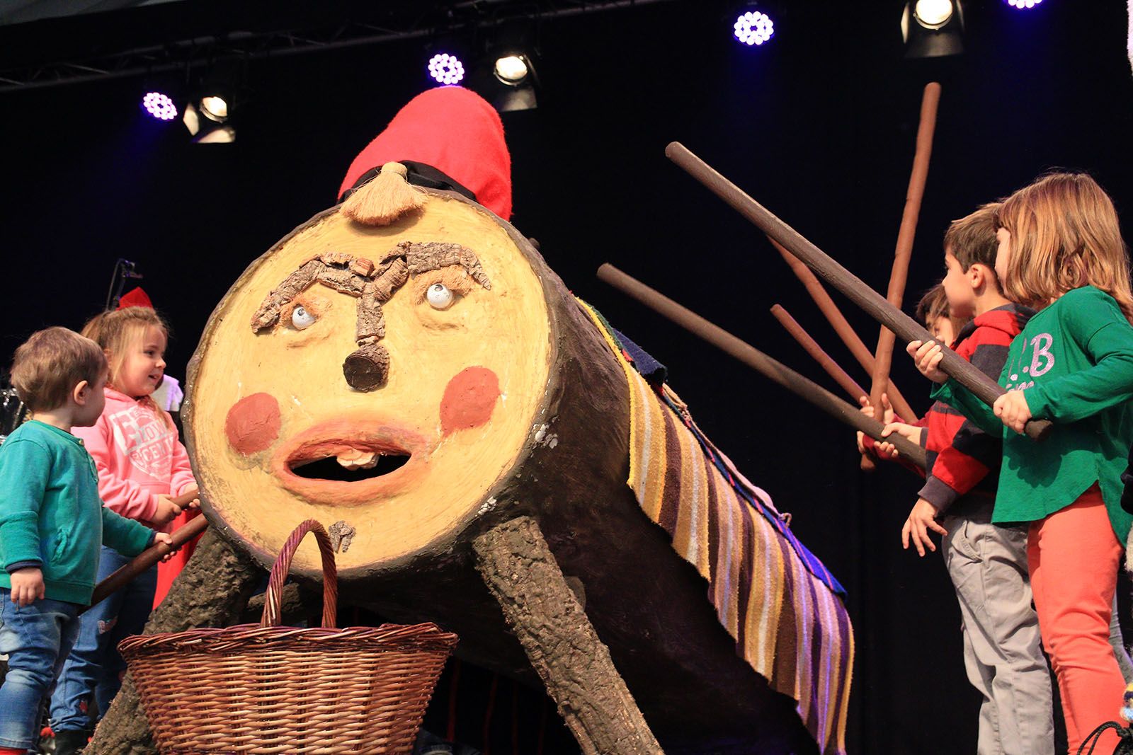 El tió no pot faltar en les activitats nadalenques FOTO: Lali Álvarez