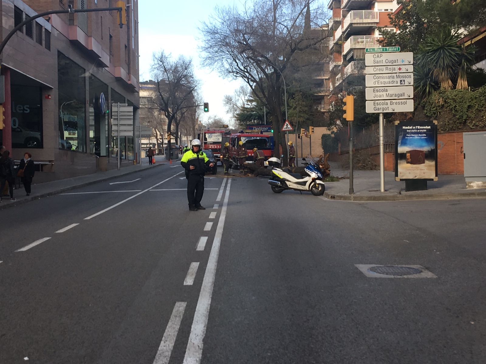 Els Bombers treballant al lloc dels fets FOTO: Cedida