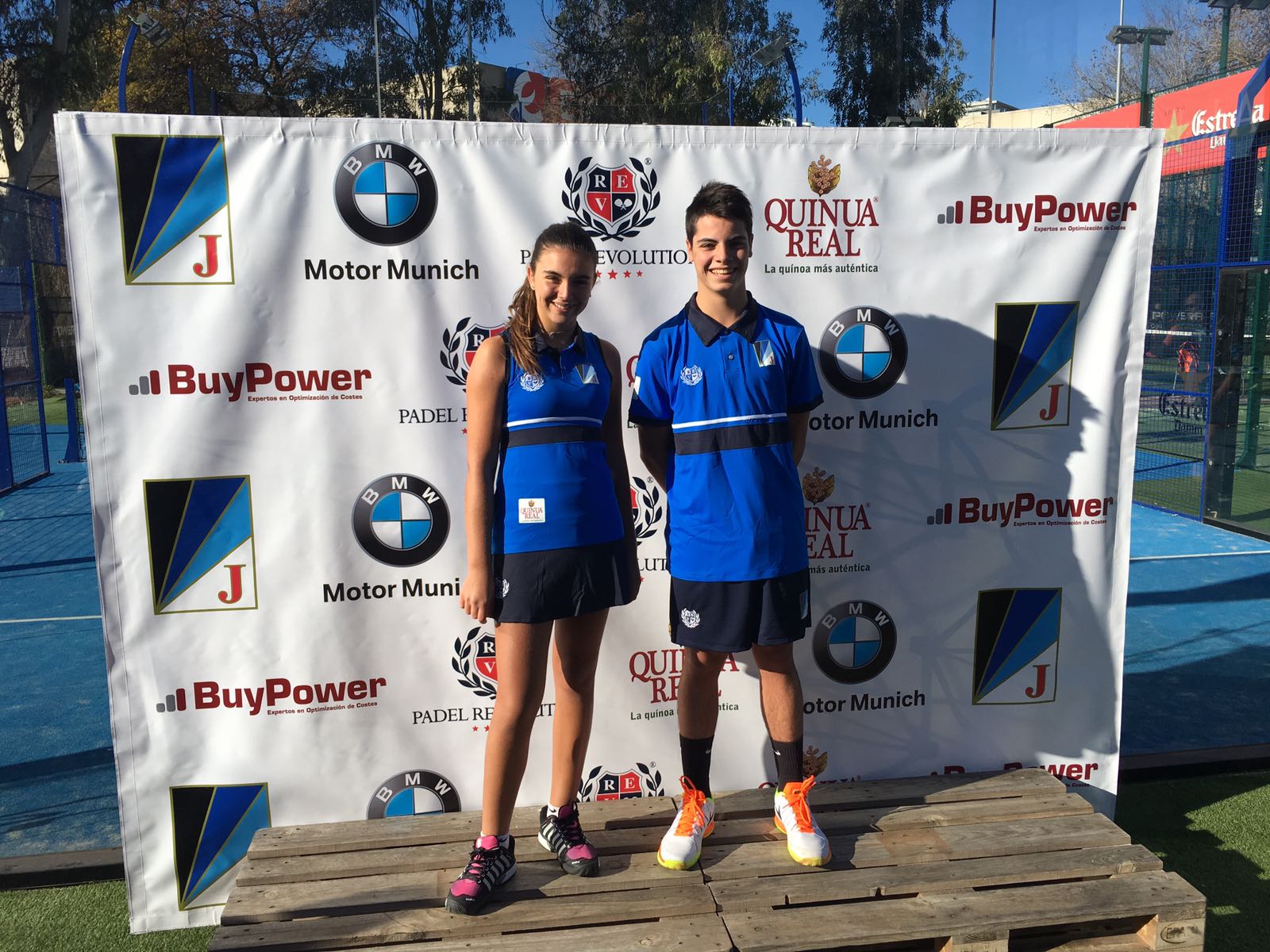 Les noves equipacions de pàdel i tennis del Junior FC, presentades. FOTO: Secció de pàdel delJunior FC