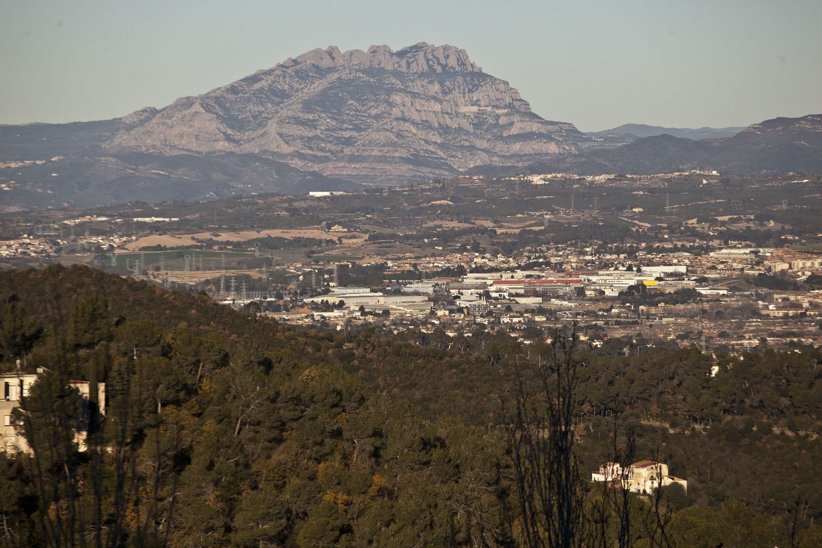 Vistes de Montserrat des de Can Cortés FOTO: Artur Ribera 