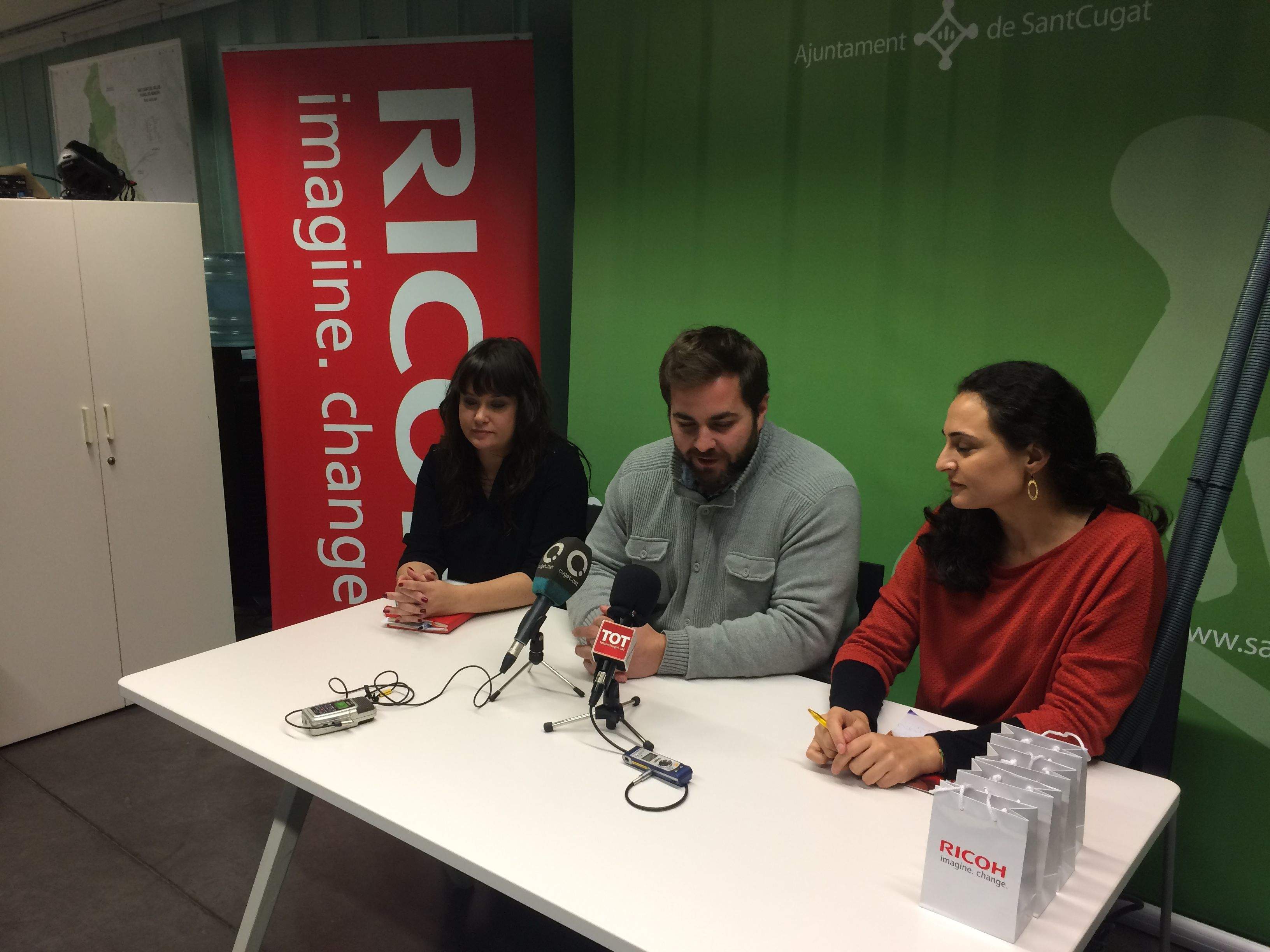 Laura Rodríguez, Eloi Rovira i Alicia Blasco, en la presentació de la 1a Cursa Solidària Ricoh Sant Cugat. FOTO: À. L. P.