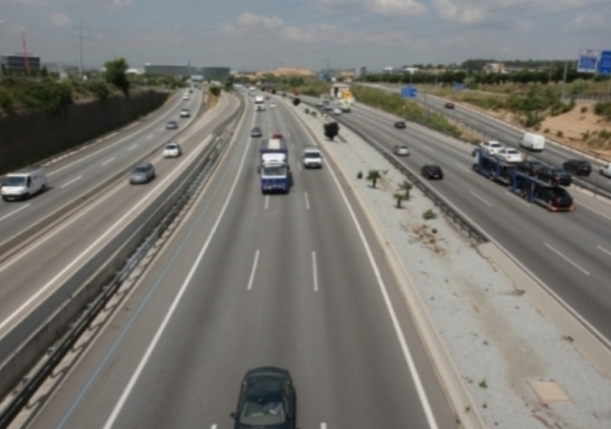 L'AP-7 al seu pas per Sant Cugat FOTO: Arxiu