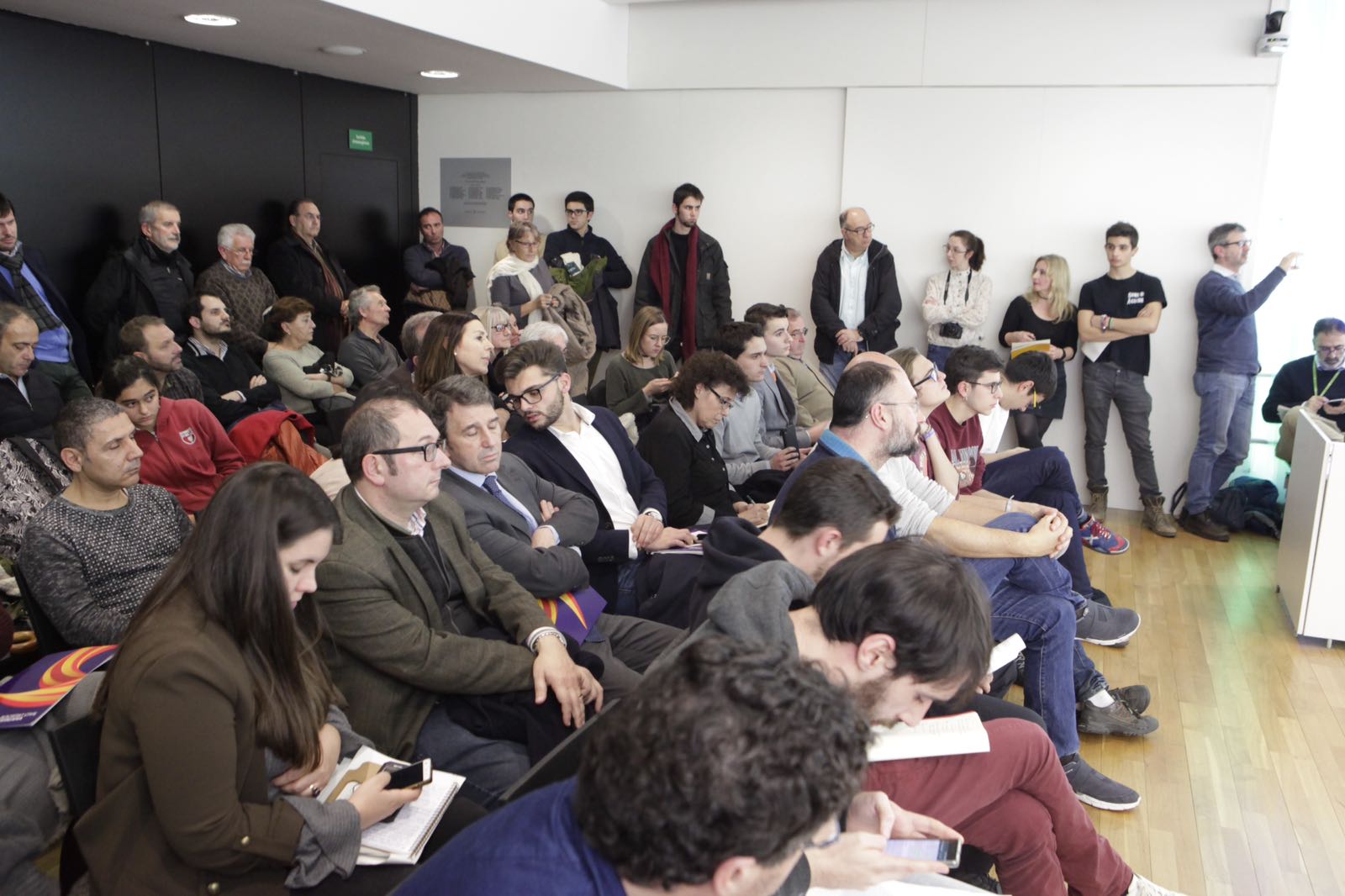 El torn de participació ciutadana al ple municipal de gener a Sant Cugat  FOTO: Artur Ribera