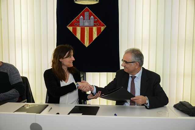 Moment de la signatura del conveni de cessió FOTO: Localpres