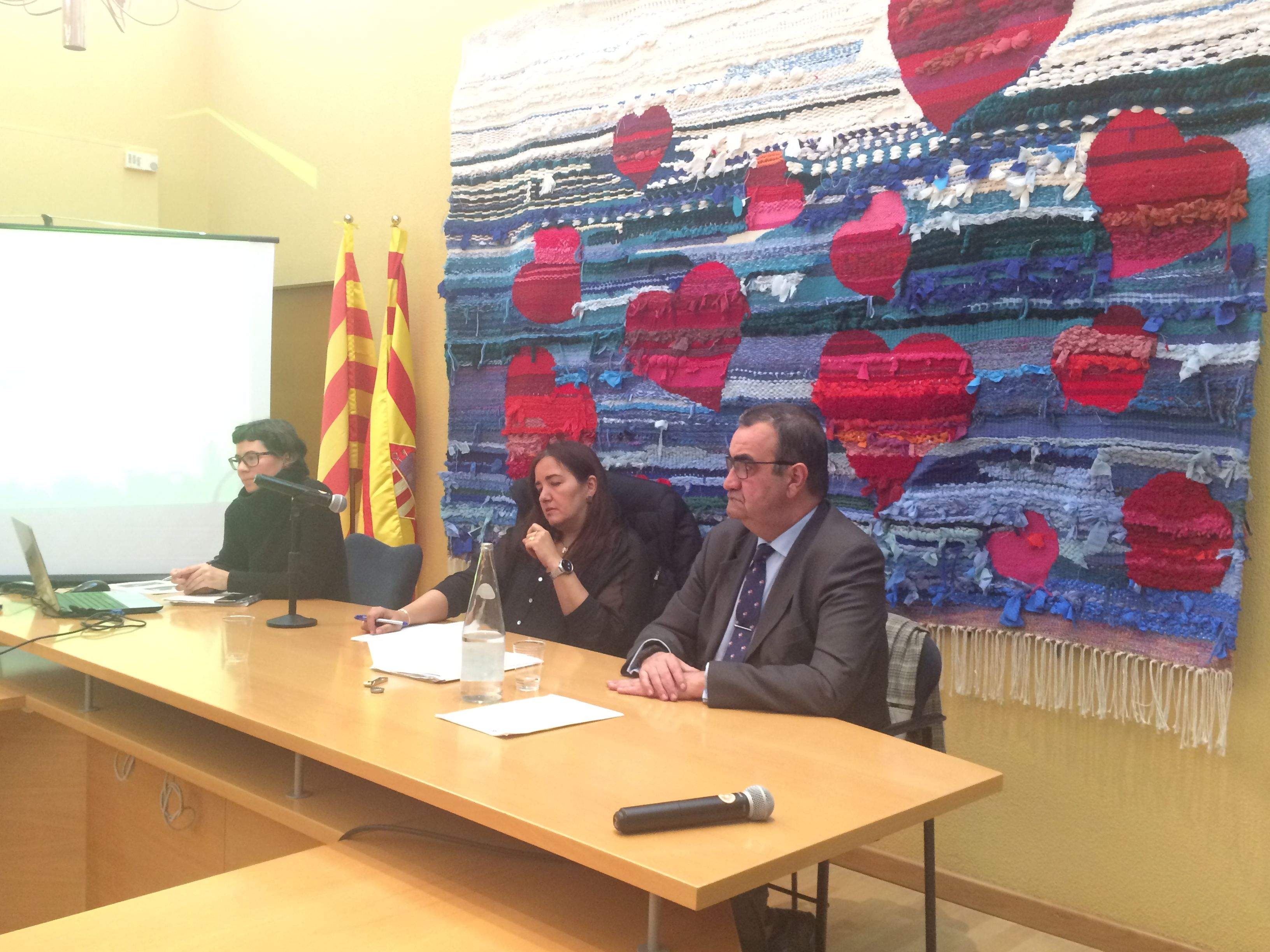 Mayte Pérez, al centre de la imatge, és la presidenta del consell de barri Centre-Oest FOTO: Mireia Puente